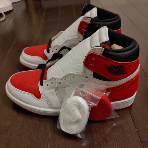 AIR JORDAN 1 RETRO HIGH OG HERITAGE 2022 - Picture 5 of 10